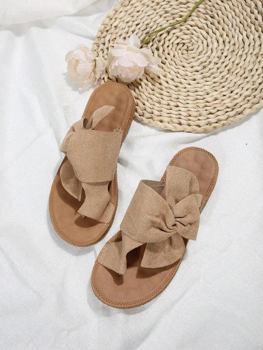 Elegant, comfortable, and versatile flat slippers; women's slip-on sandals with a bow detail; suede upper with a toe-separated design; casual fisherman-style beach sandals