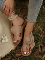 Elegant, comfortable, and versatile flat slippers; women's slip-on sandals with a bow detail; suede upper with a toe-separated design; casual fisherman-style beach sandals